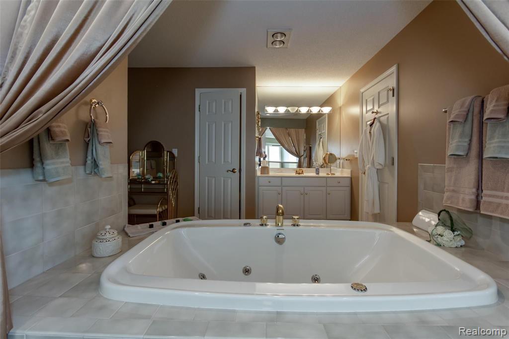 2349 Riverside Pointe Drive St. Joseph, MI 49085 - Photo 40 of 62