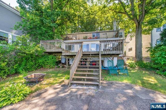 21 East Shore Road Denville, NJ 07834 - Photo 20 of 23 a view of a small house with a small yard and large trees