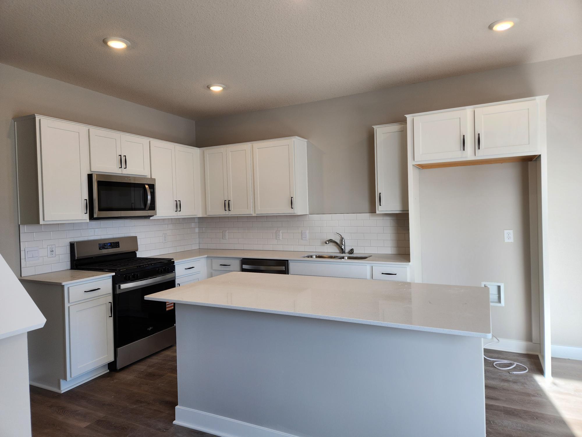 17070 Draper Way Lakeville, MN 55044 - Photo 2 of 27