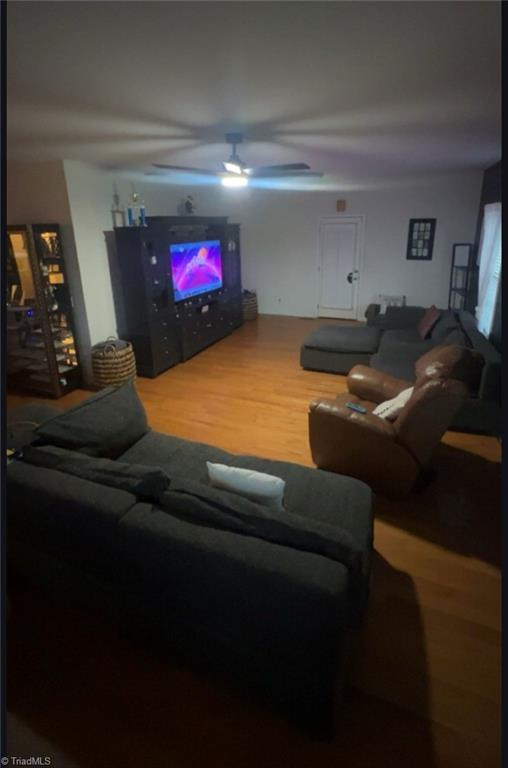 815 Old Cherry Road Creswell, NC 27928 - Photo 6 of 13 Living Room