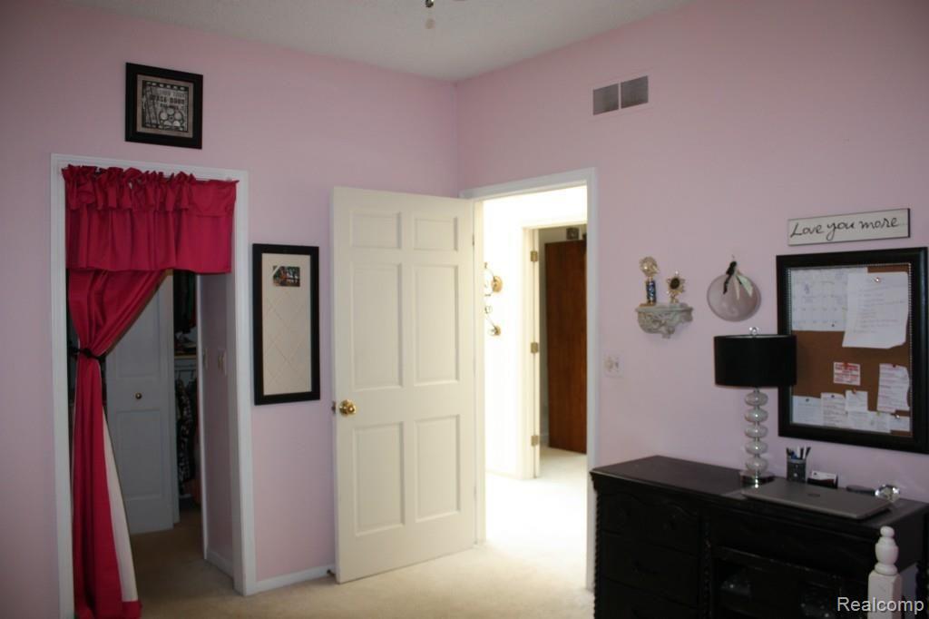 794 Dutton Road Rochester, MI 48306 - Photo 20 of 36
