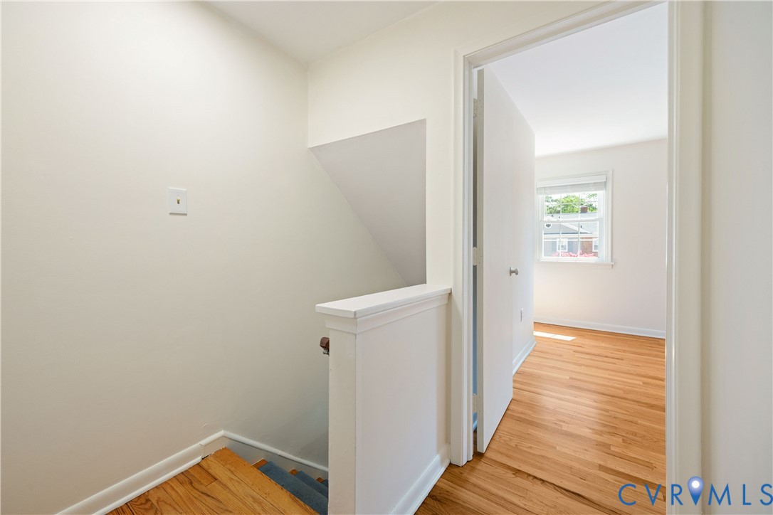 9129 Derbyshire Road, Unit E Henrico, VA 23229 - Photo 19 of 36 Upper-level hallway with light-toned walls and woo