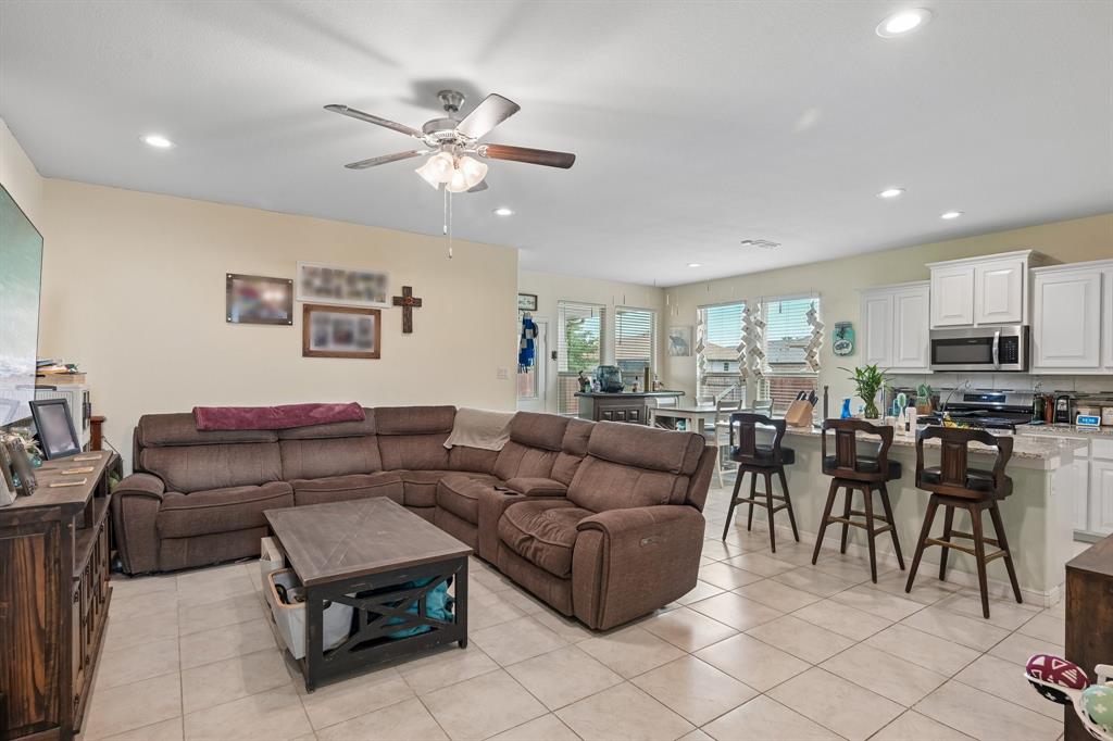 439 Helm Lane Azle, TX 76020 - Photo 5 of 40