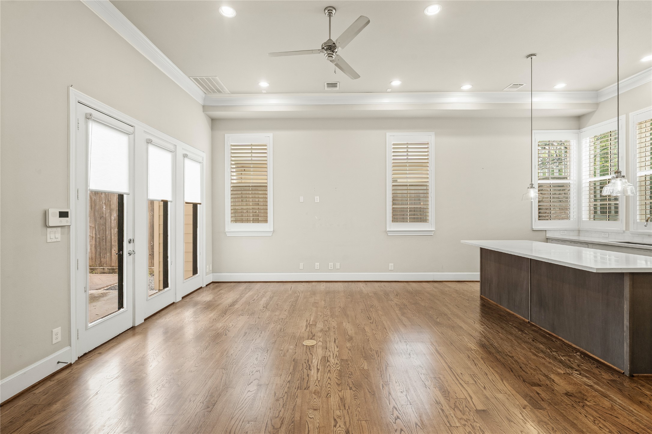 10902 Grove Tree Lane Houston, TX 77043 - Photo 17 of 36