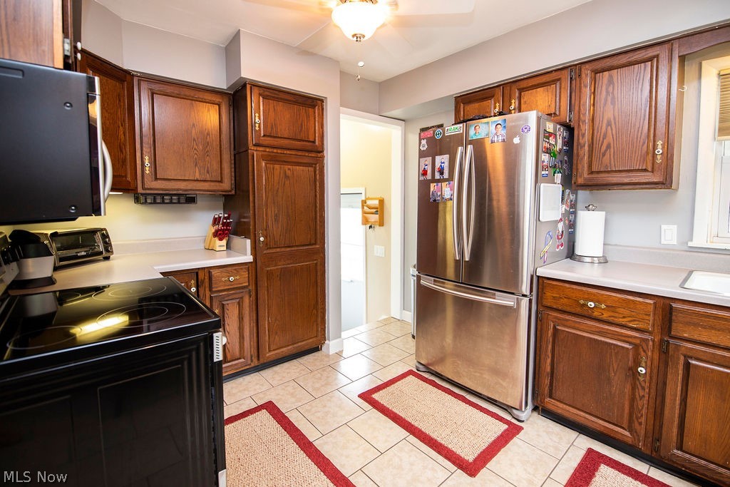 569 Lansing Road Akron, OH 44312 - Photo 7 of 27 Appliances convey with the home