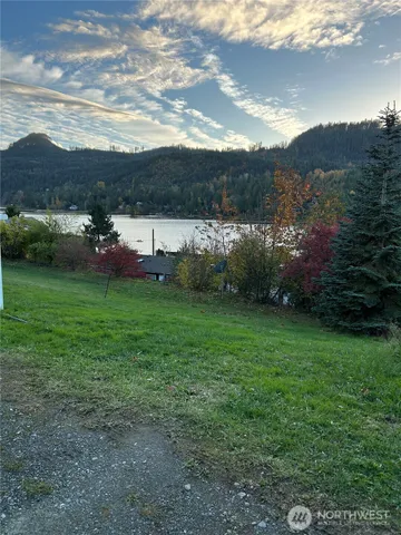 a view of a garden and mountains