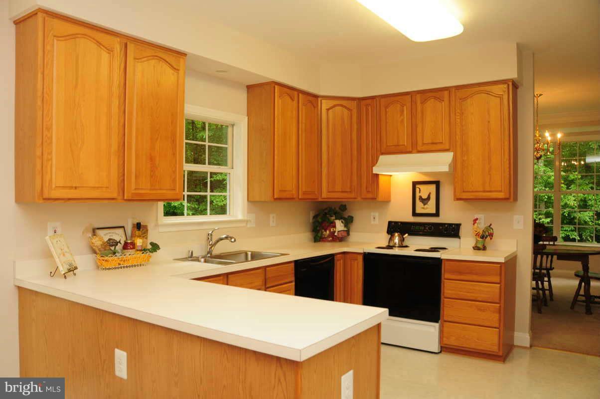 6461 Running Brook Road Manassas, VA 20112 - Photo 11 of 28 Kitchen