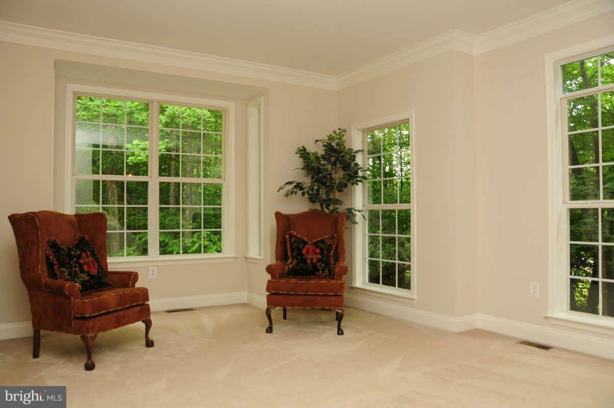 6461 Running Brook Road Manassas, VA 20112 - Photo 6 of 28 Living Room
