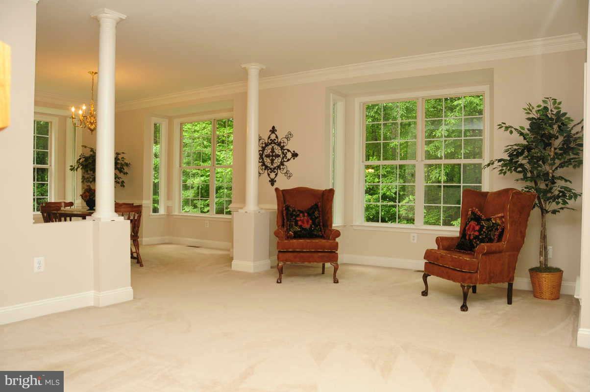 6461 Running Brook Road Manassas, VA 20112 - Photo 7 of 28 Living Room
