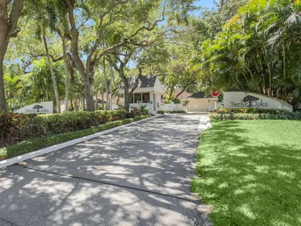 $470,000 | 1660 12 Oaks Way, Unit 303, North Palm Beach, FL 33408