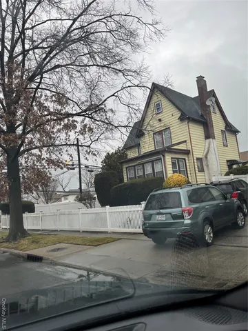 $1,290,000 | 548 Albemarle Road, Cedarhurst, NY 11516