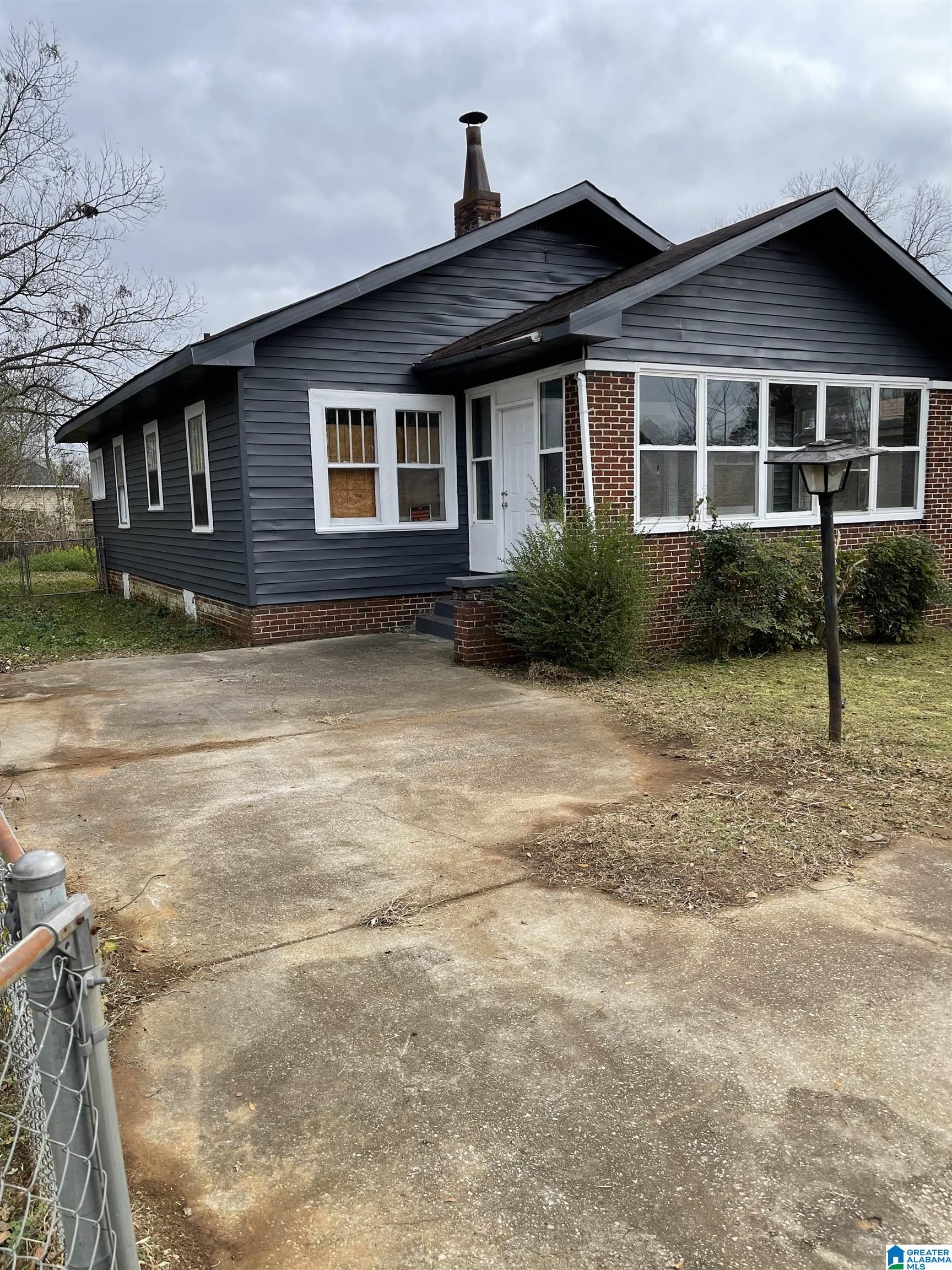827 29th Street Southwest Birmingham, AL 35211 - Photo 2 of 20