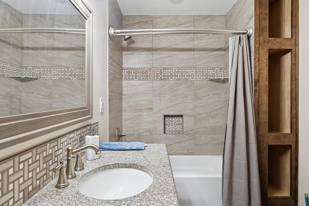 383 Elm Pass Road Bandera, TX 78003 - Photo 18 of 91