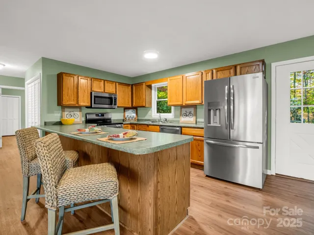 $689,000 | 384 Oakanoah Circle, Brevard, NC 28712