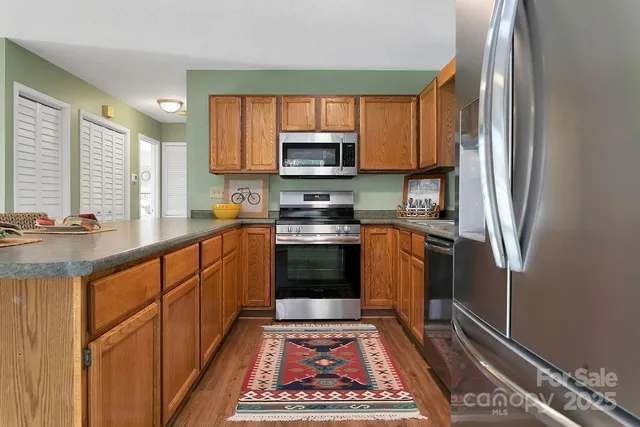 $689,000 | 384 Oakanoah Circle, Brevard, NC 28712