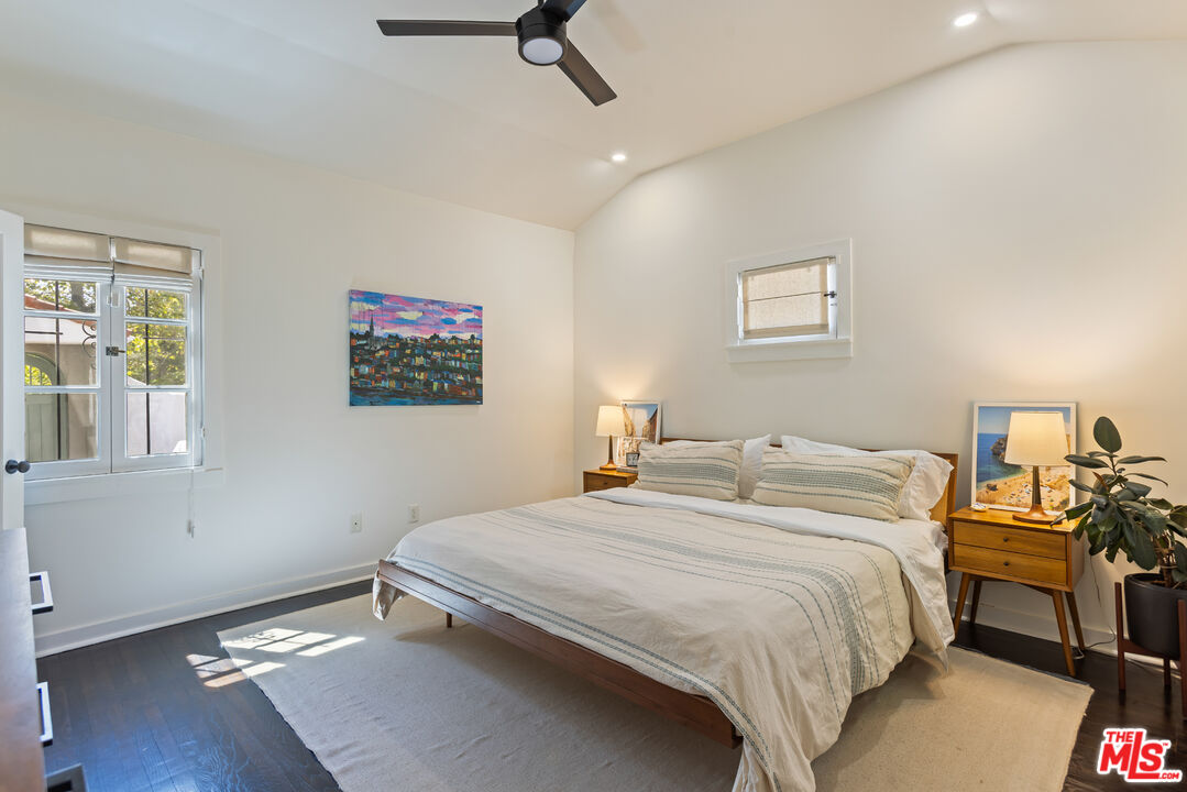 950 South Muirfield Road Los Angeles, CA 90019 - Photo 24 of 43