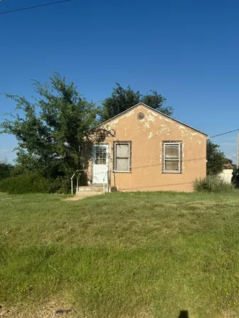 $23,000 | 1015 Parks Street, Clarendon, TX 79226