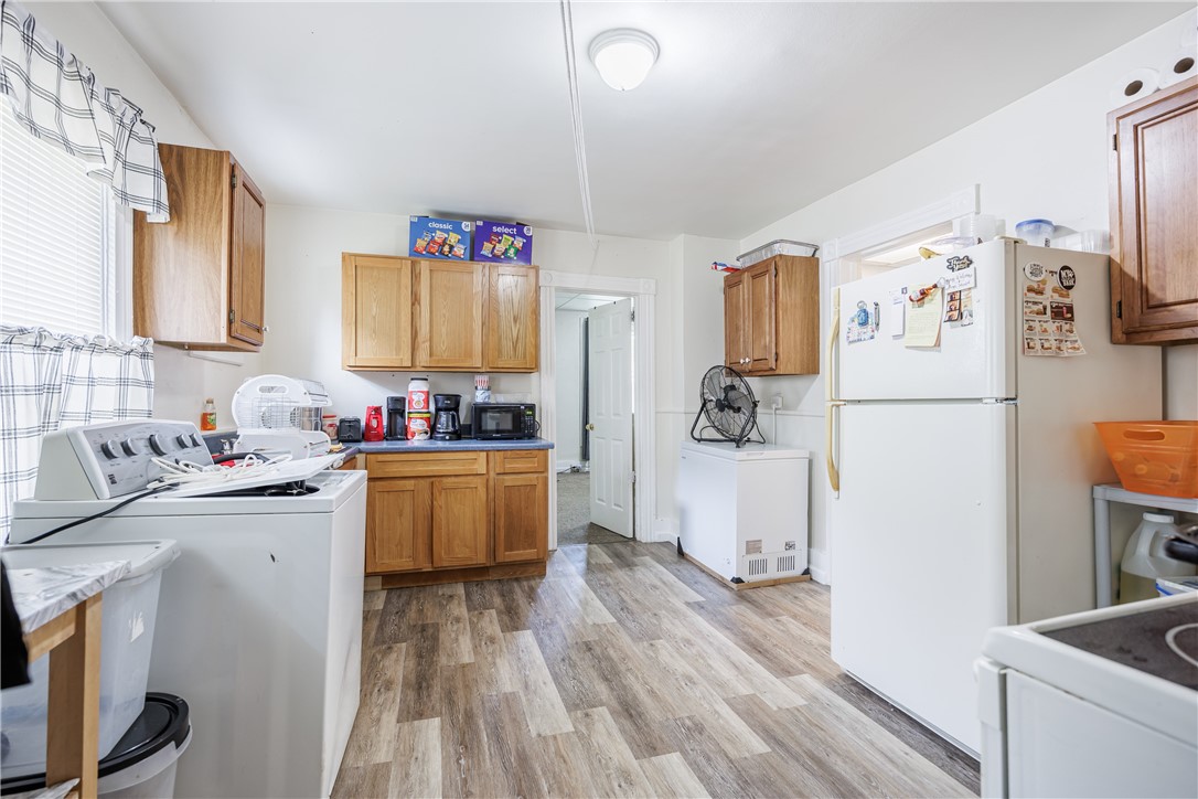 39 Austin Street, Unit 39 Rochester, NY 14606 - Photo 9 of 29 39 up- kitchen