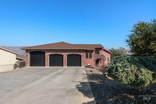 $655,000 | 511 Crestline Cir Court, Lewiston, ID 83501