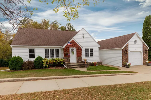 $339,900 | 513 Michigan Avenue, Walker, MN 56484