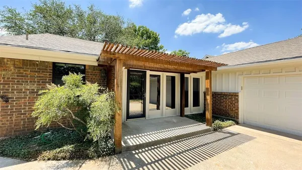 $3,200 | 2641 Magnolia Drive, Irving, TX 75062