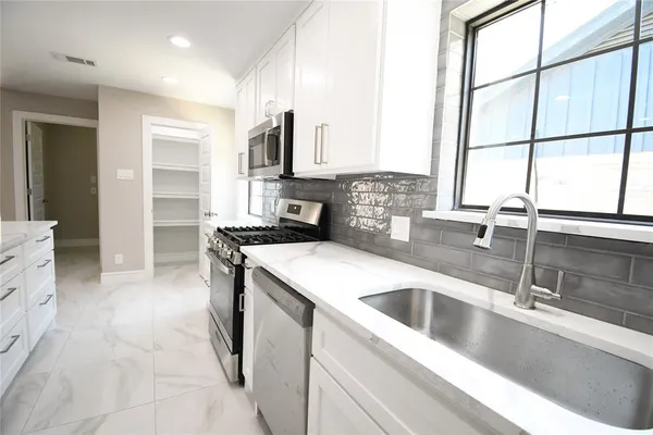 $3,200 | 2641 Magnolia Drive, Irving, TX 75062