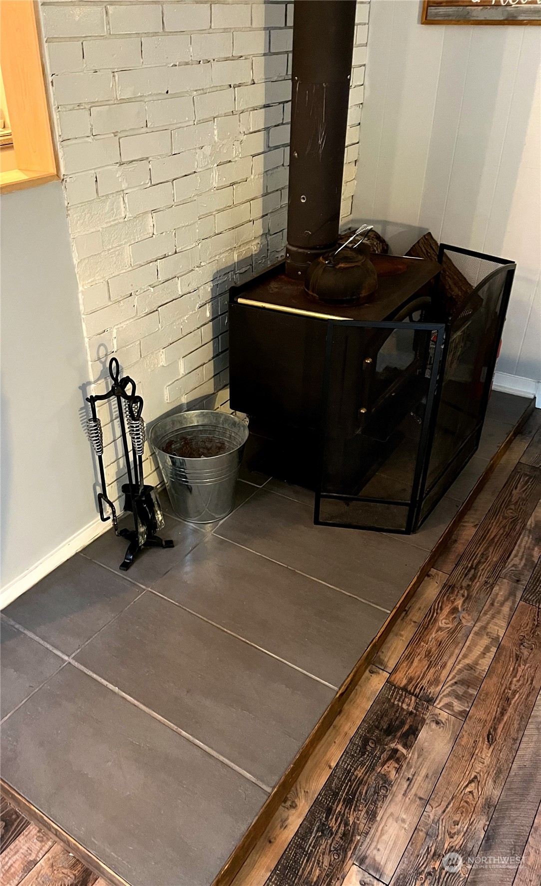 68 Regina Way Point Roberts, WA 98281 - Photo 16 of 24 a living room with a couch