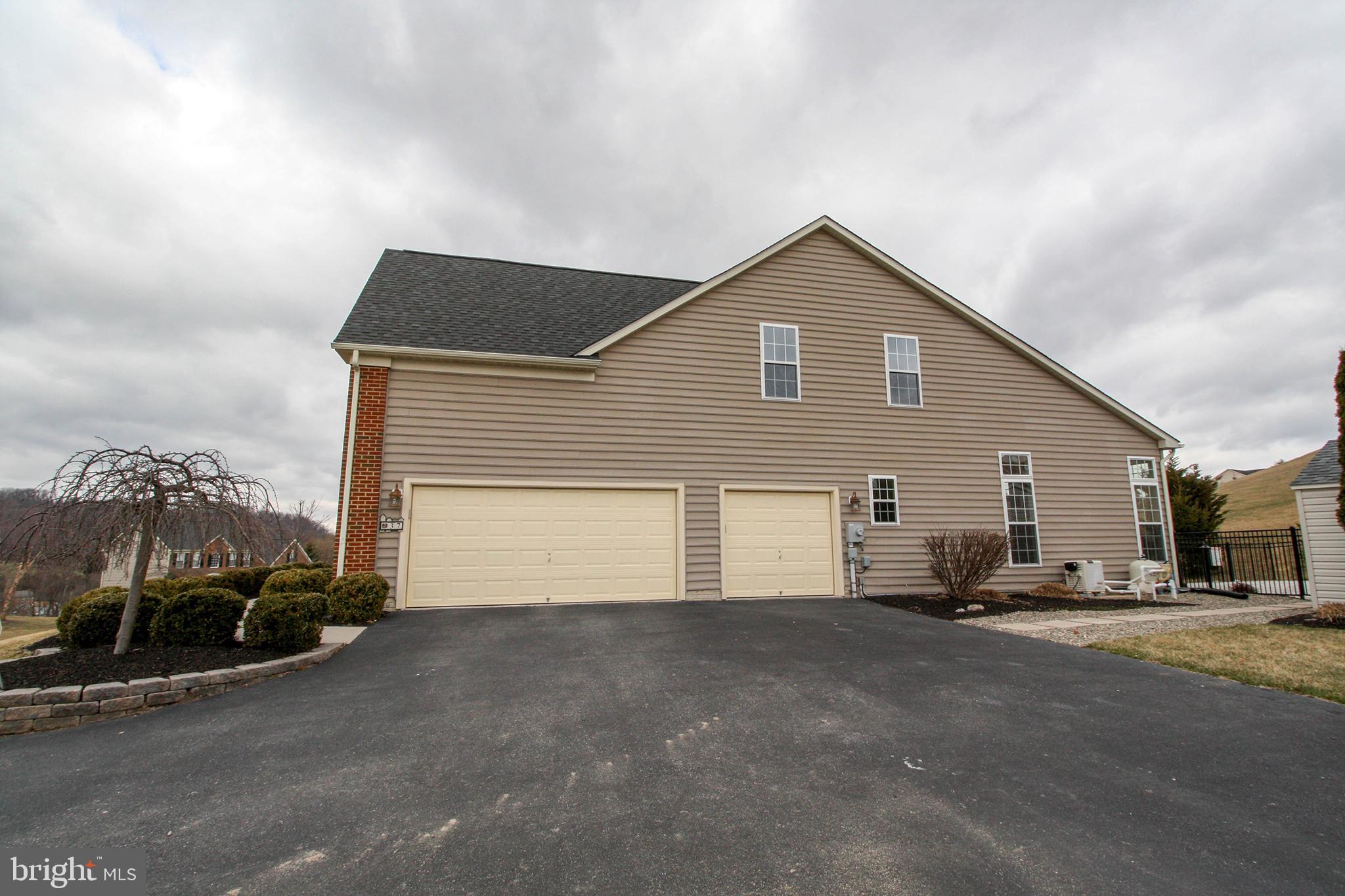 37 Fawn Hill Road Hanover, PA 17331 - Photo 3 of 54 Back driveway to garages