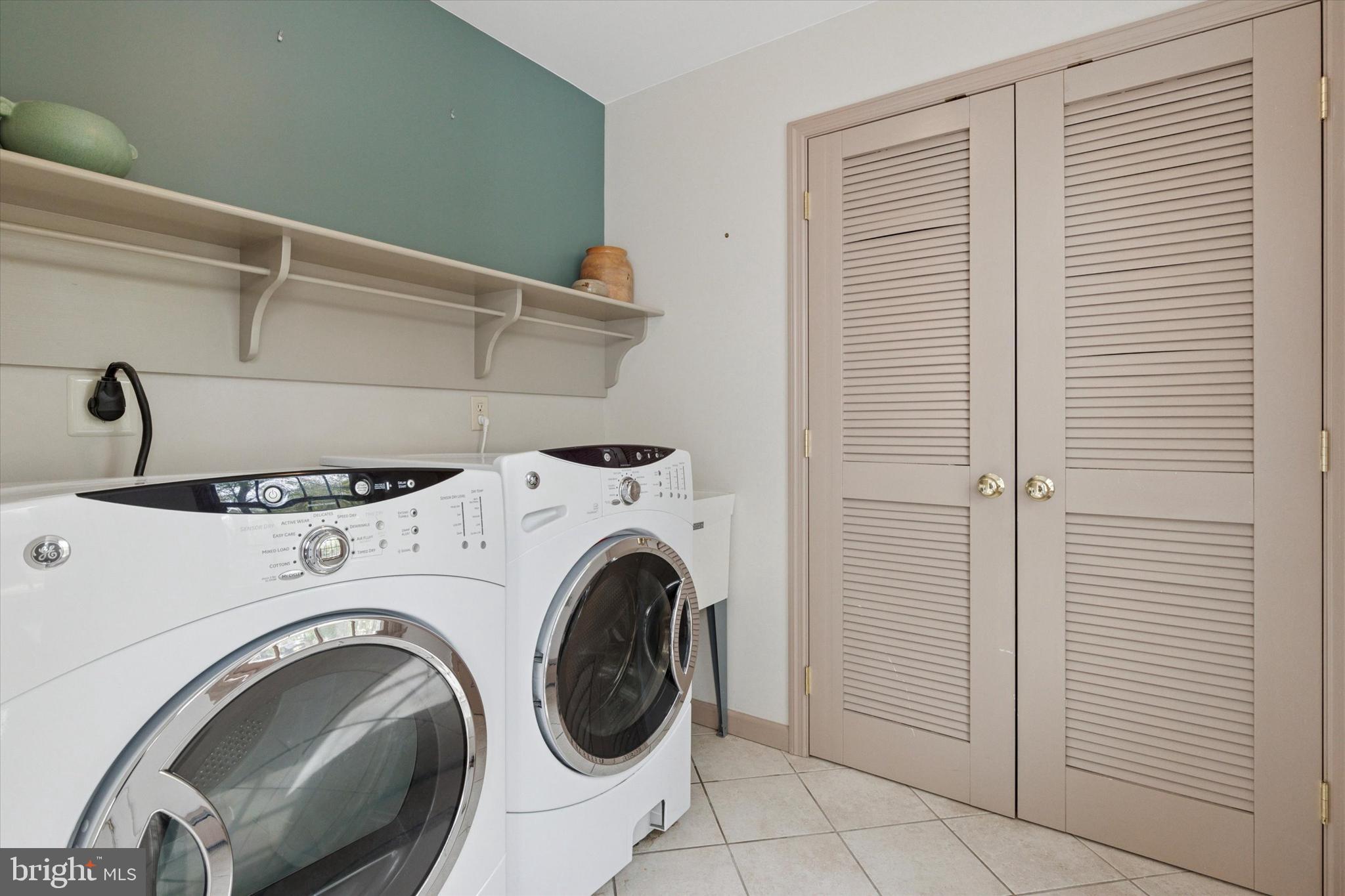 99 Elfman Drive Doylestown, PA 18901 - Photo 26 of 35 a utility room with dryer and washer