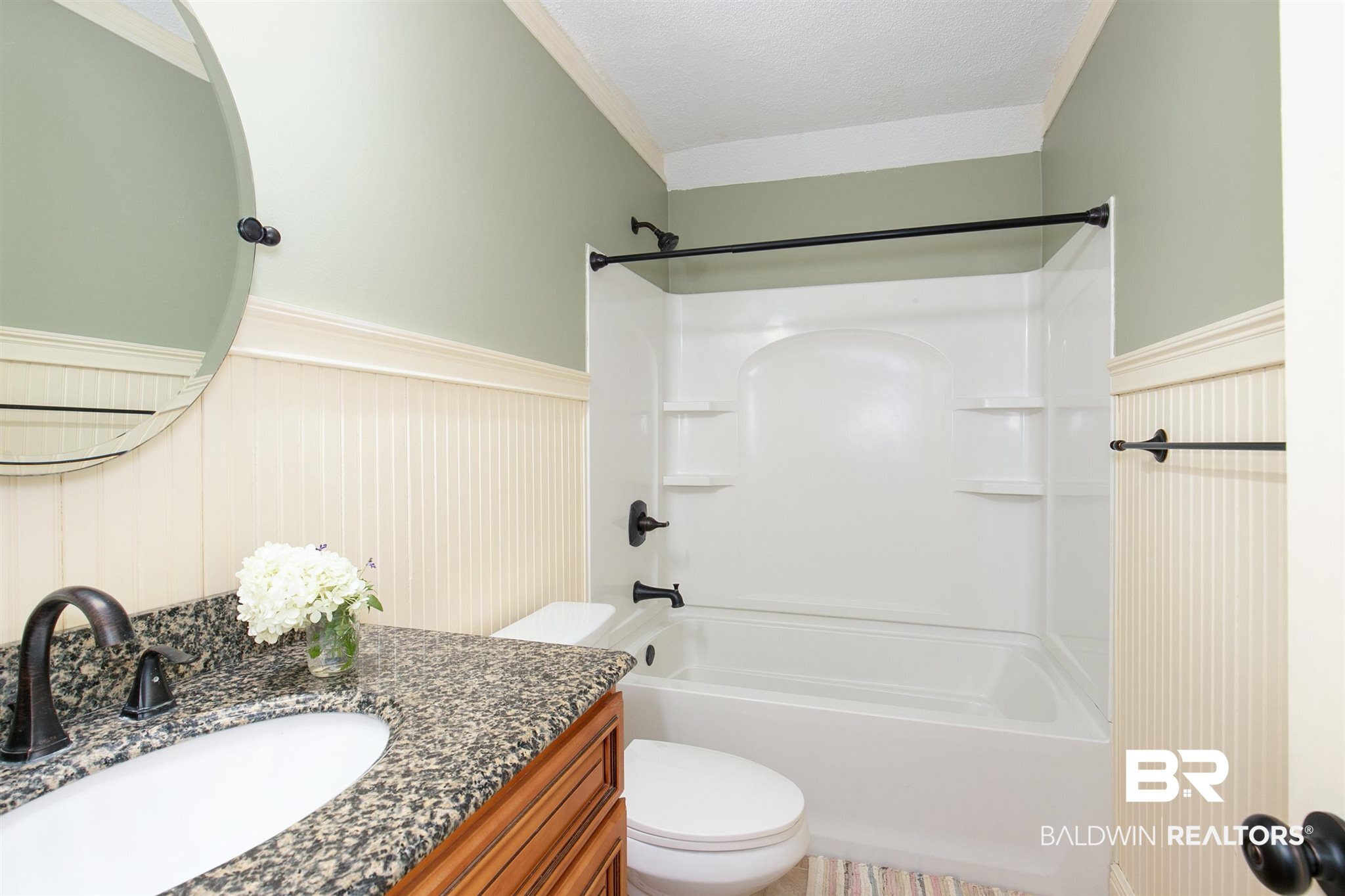 7850 Wenzel Road Foley, AL 36535 - Photo 14 of 20 Guest Bath