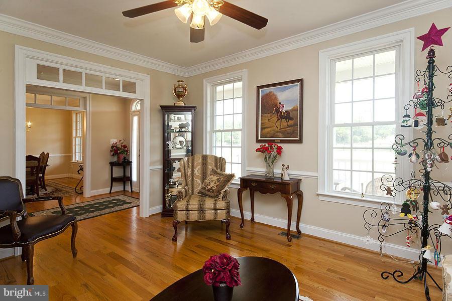 571 Klines Mill Road Middletown, VA 22645 - Photo 4 of 30 Living Room