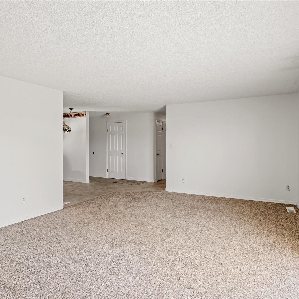 8159 Division Road White City, OR 97503 - Photo 5 of 23 05