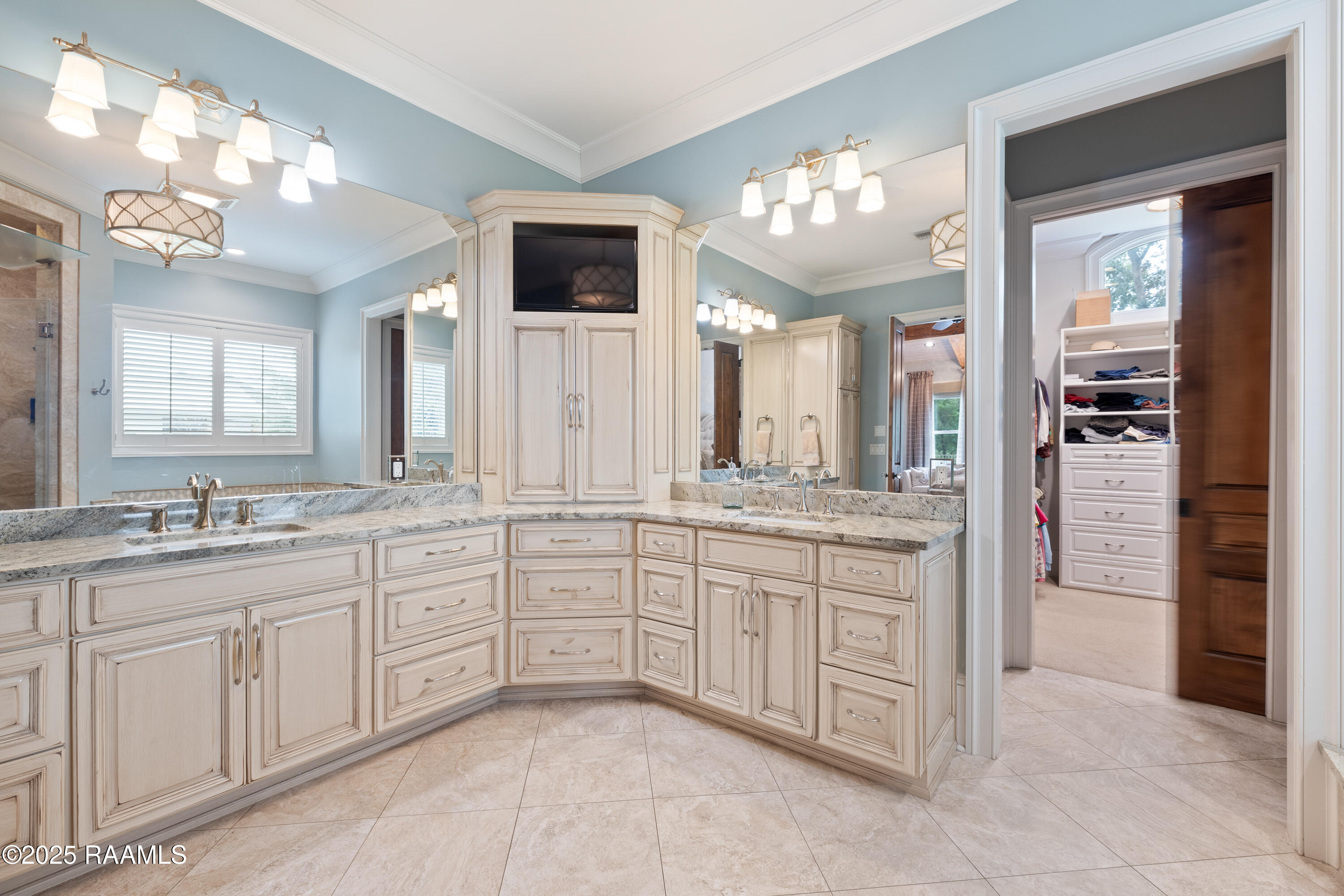 114 Daniel St. Martinville, LA 70582 - Photo 23 of 57 Primary Bathroom