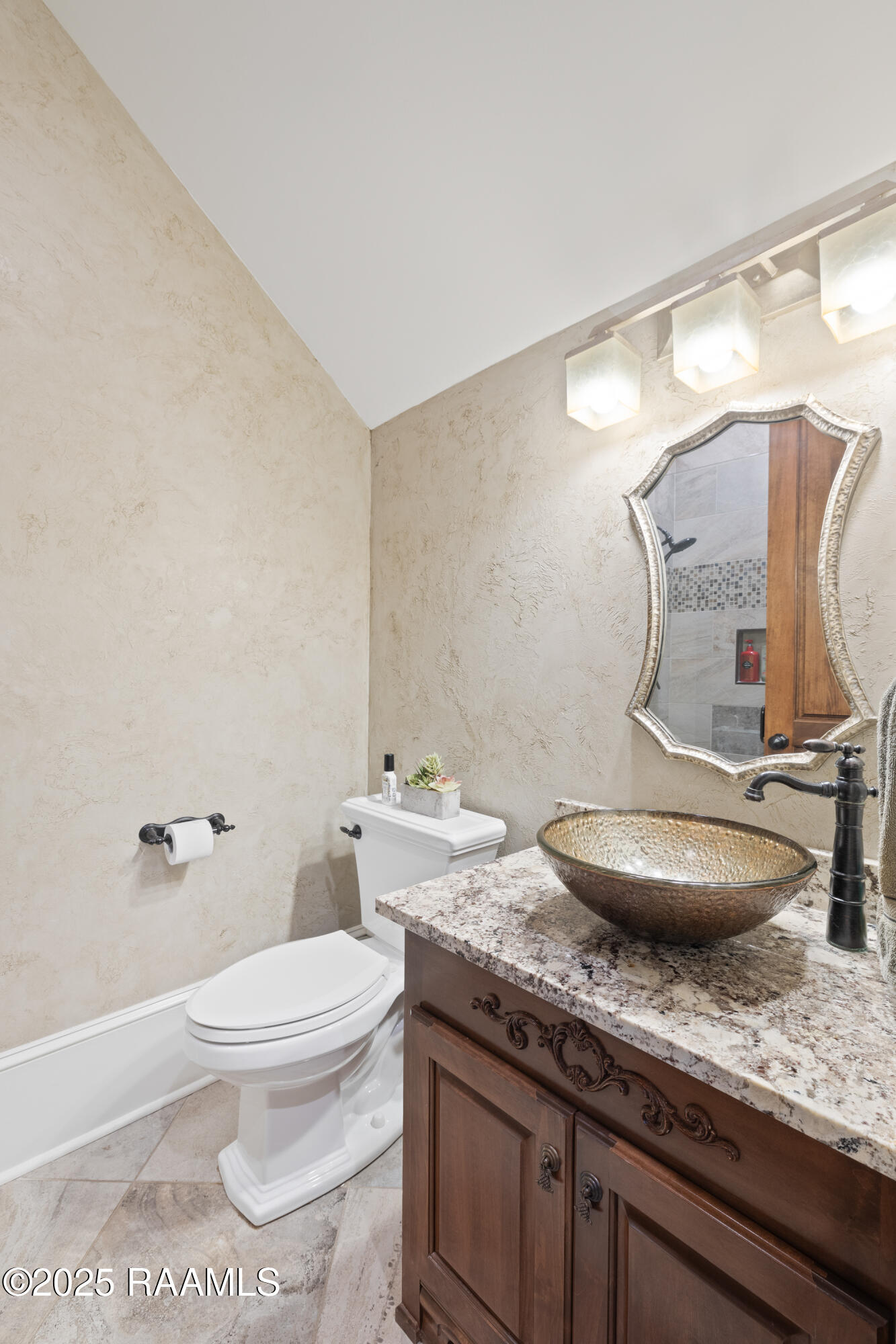 114 Daniel St. Martinville, LA 70582 - Photo 26 of 57 Full Bathroom