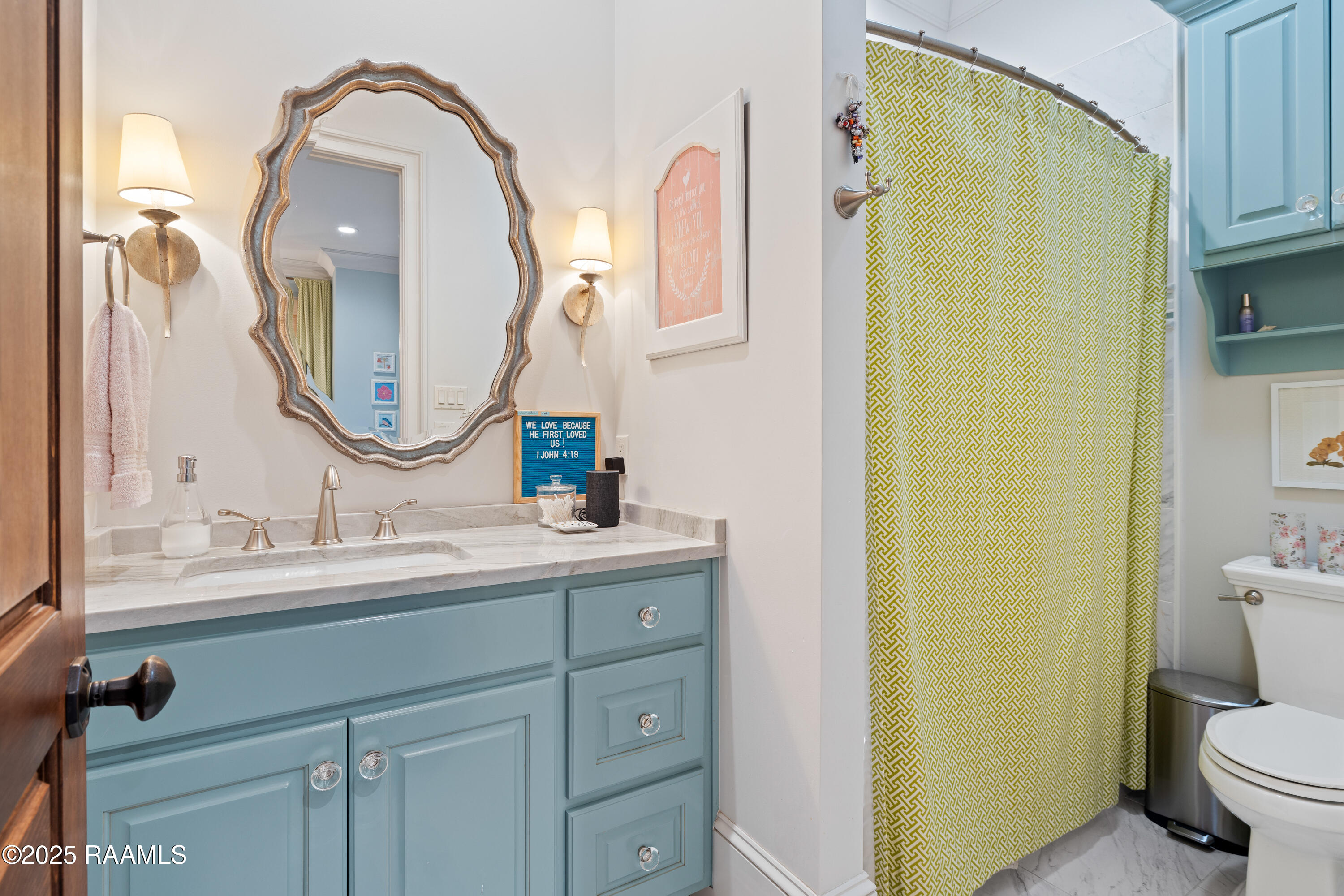 114 Daniel St. Martinville, LA 70582 - Photo 30 of 57 Bed #1 En-Suite Bathroom