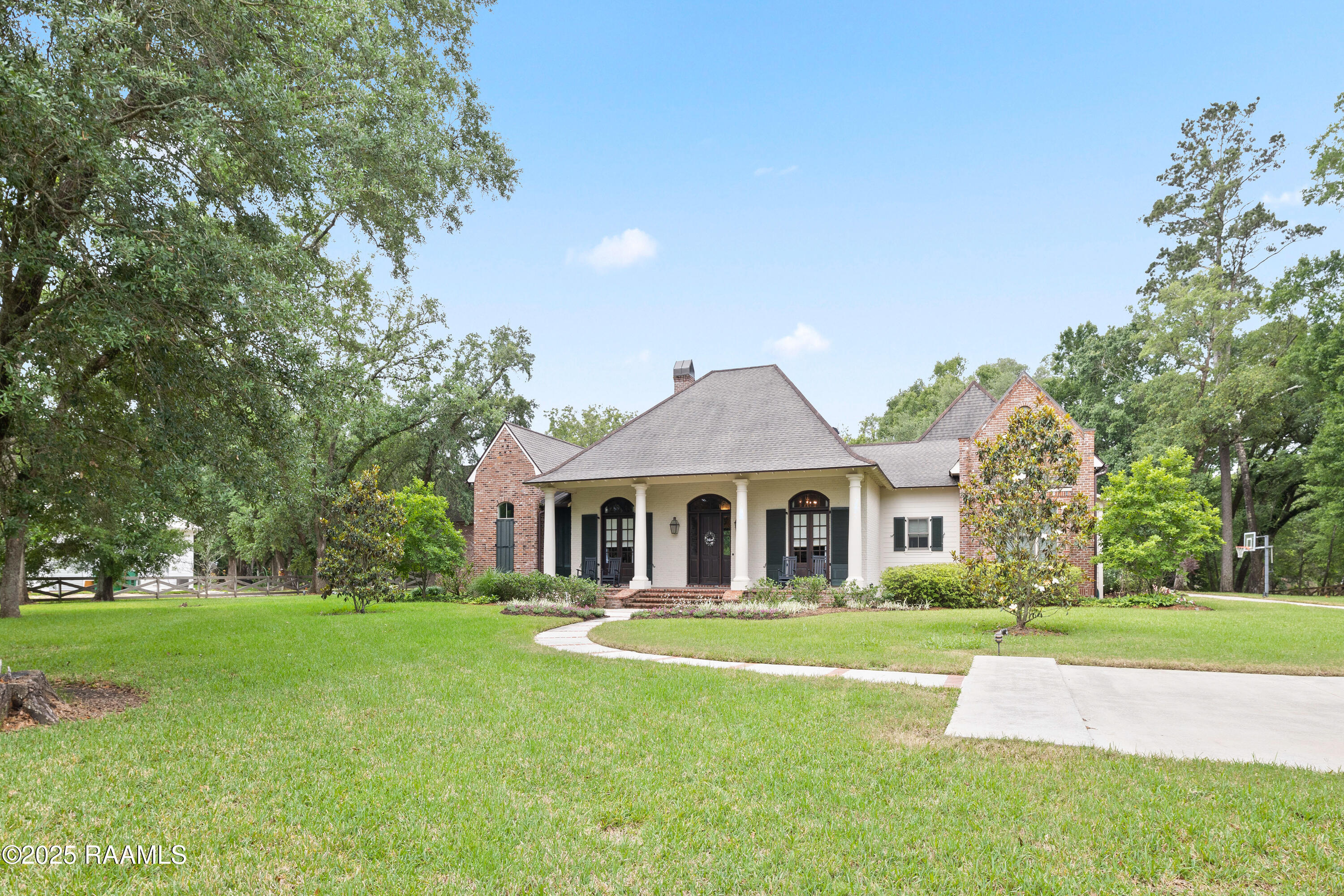 114 Daniel St. Martinville, LA 70582 - Photo 4 of 57 Front-A. Hays Town