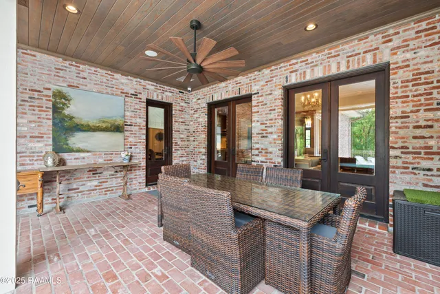 $1,175,000 | 114 Daniel, St. Martinville, LA 70582