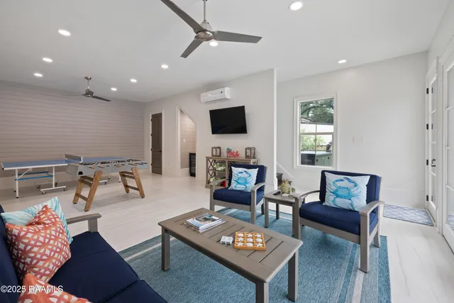 $1,175,000 | 114 Daniel, St. Martinville, LA 70582