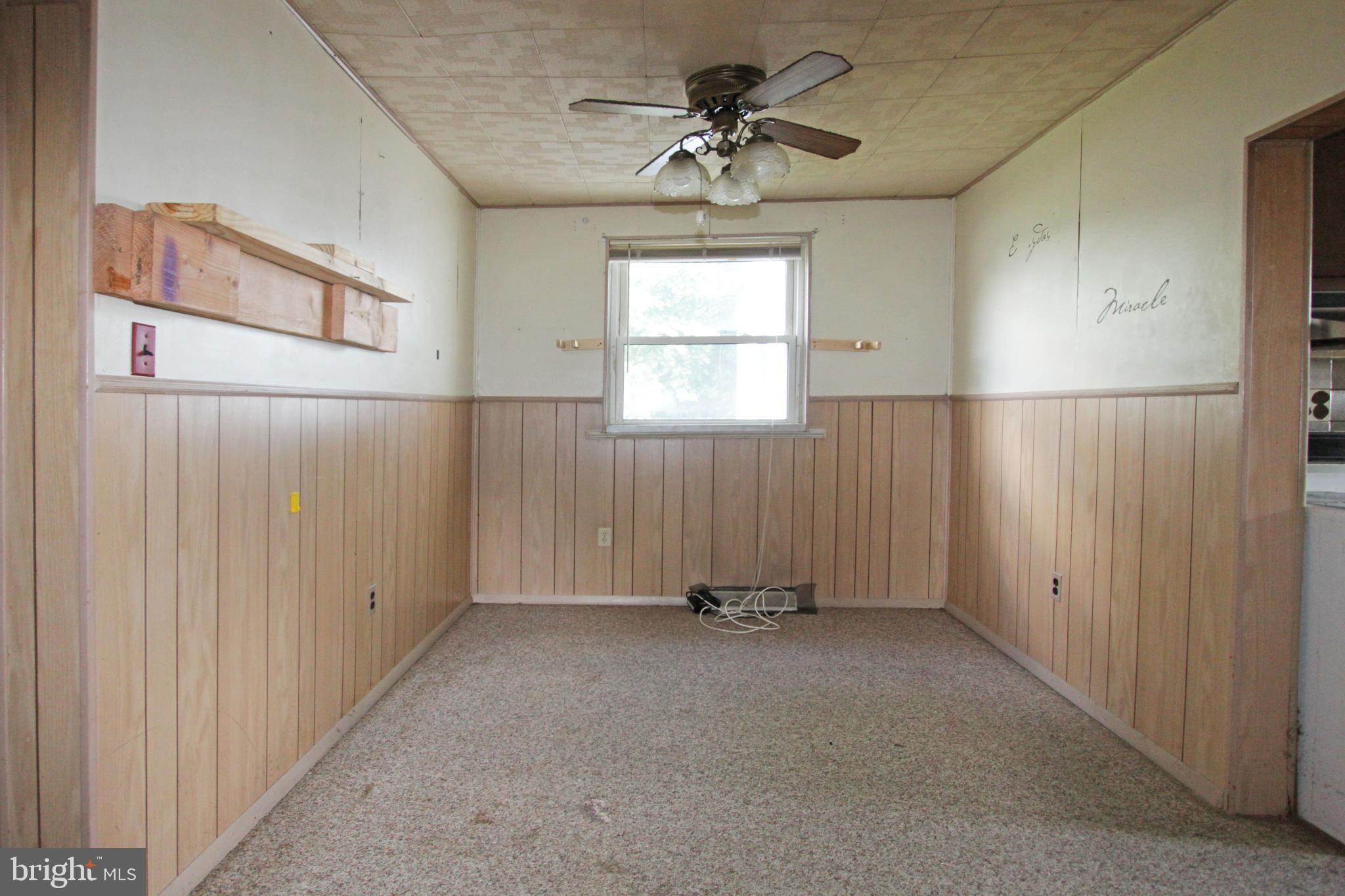 15 Gail Road New Castle, DE 19720 - Photo 2 of 11 Dining Room