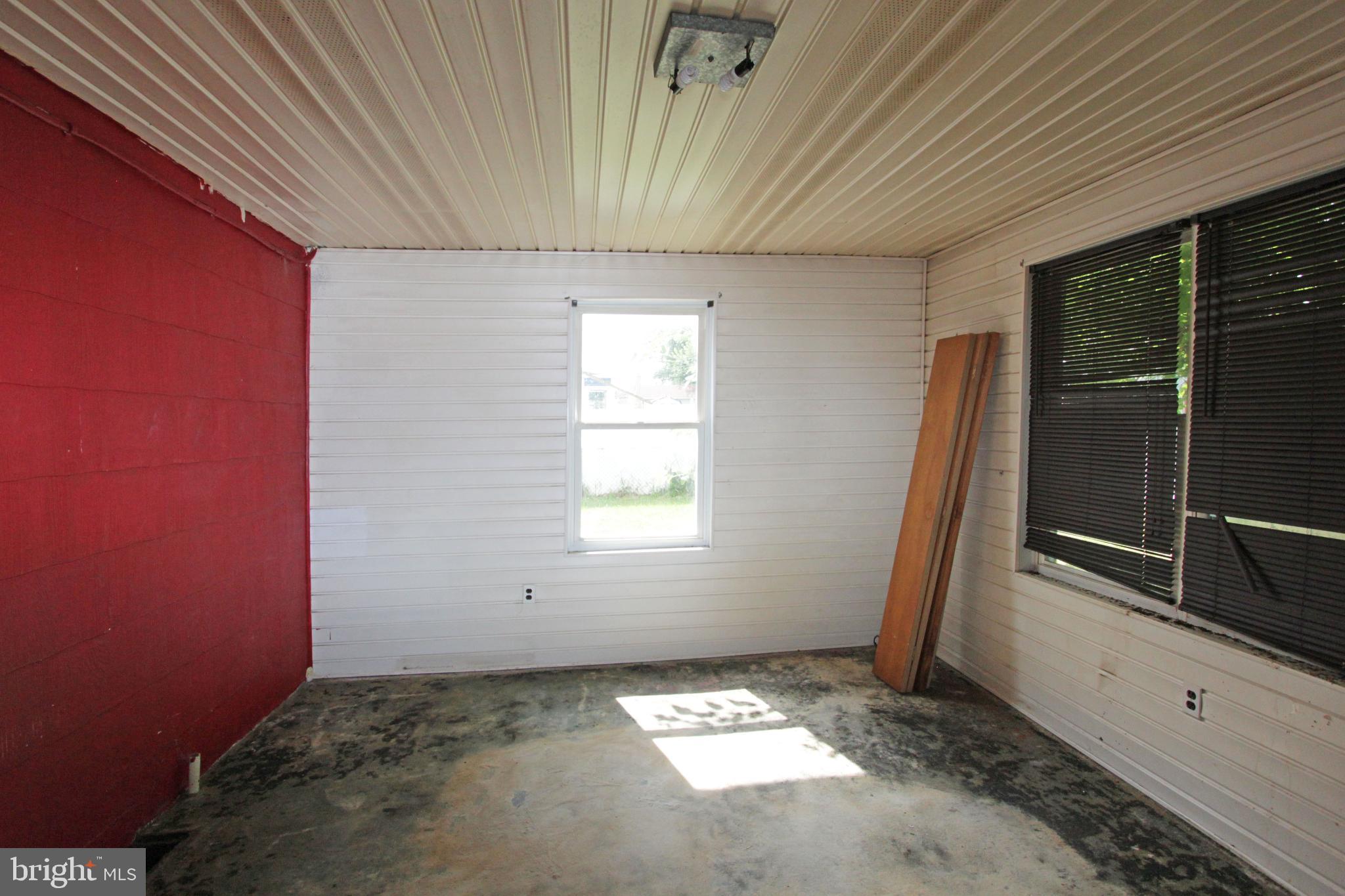 15 Gail Road New Castle, DE 19720 - Photo 9 of 11 Porch.