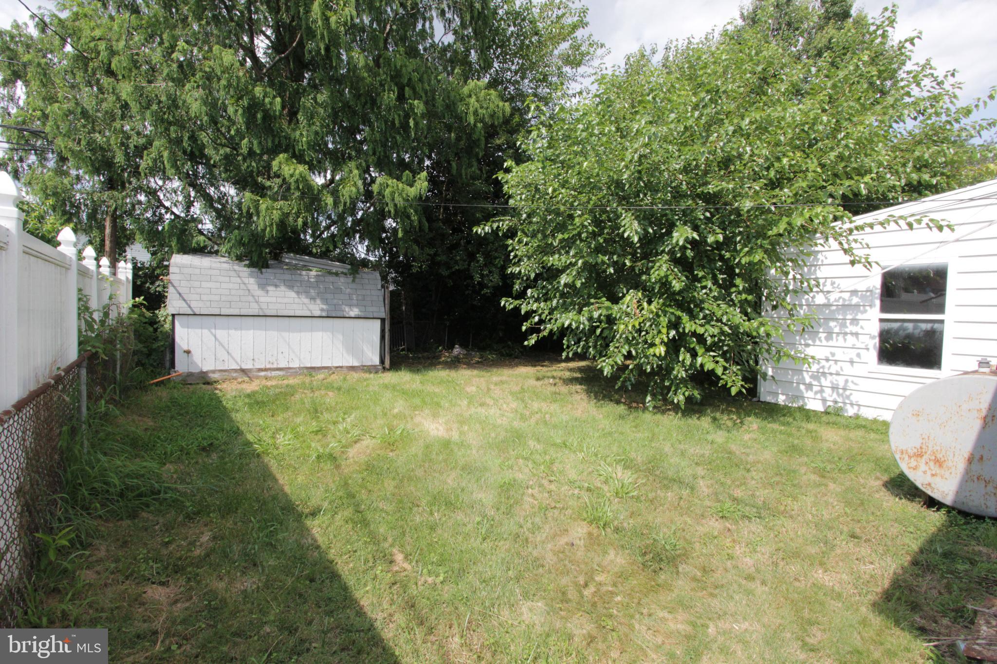 15 Gail Road New Castle, DE 19720 - Photo 10 of 11 Lush backyard oasis with ample greenery.