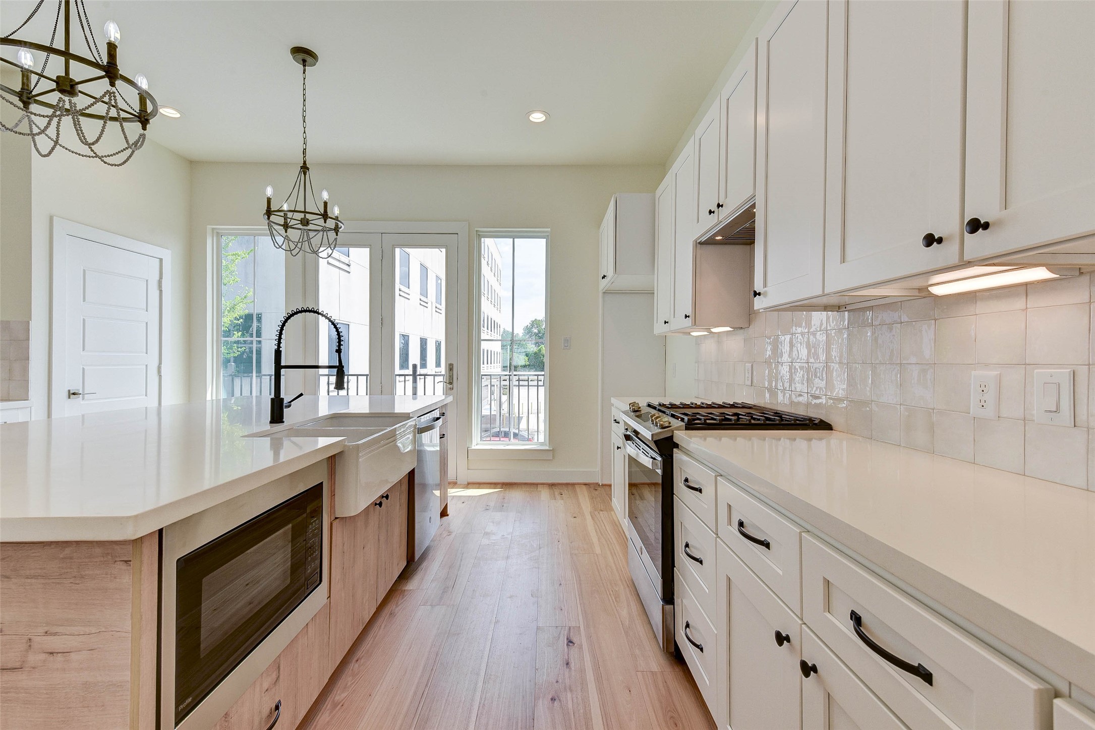2516 Ohsfeldt Street Houston, TX 77008 - Photo 13 of 24 a kitchen with stainless steel appliances granite countertop a sink stove and refrigerator