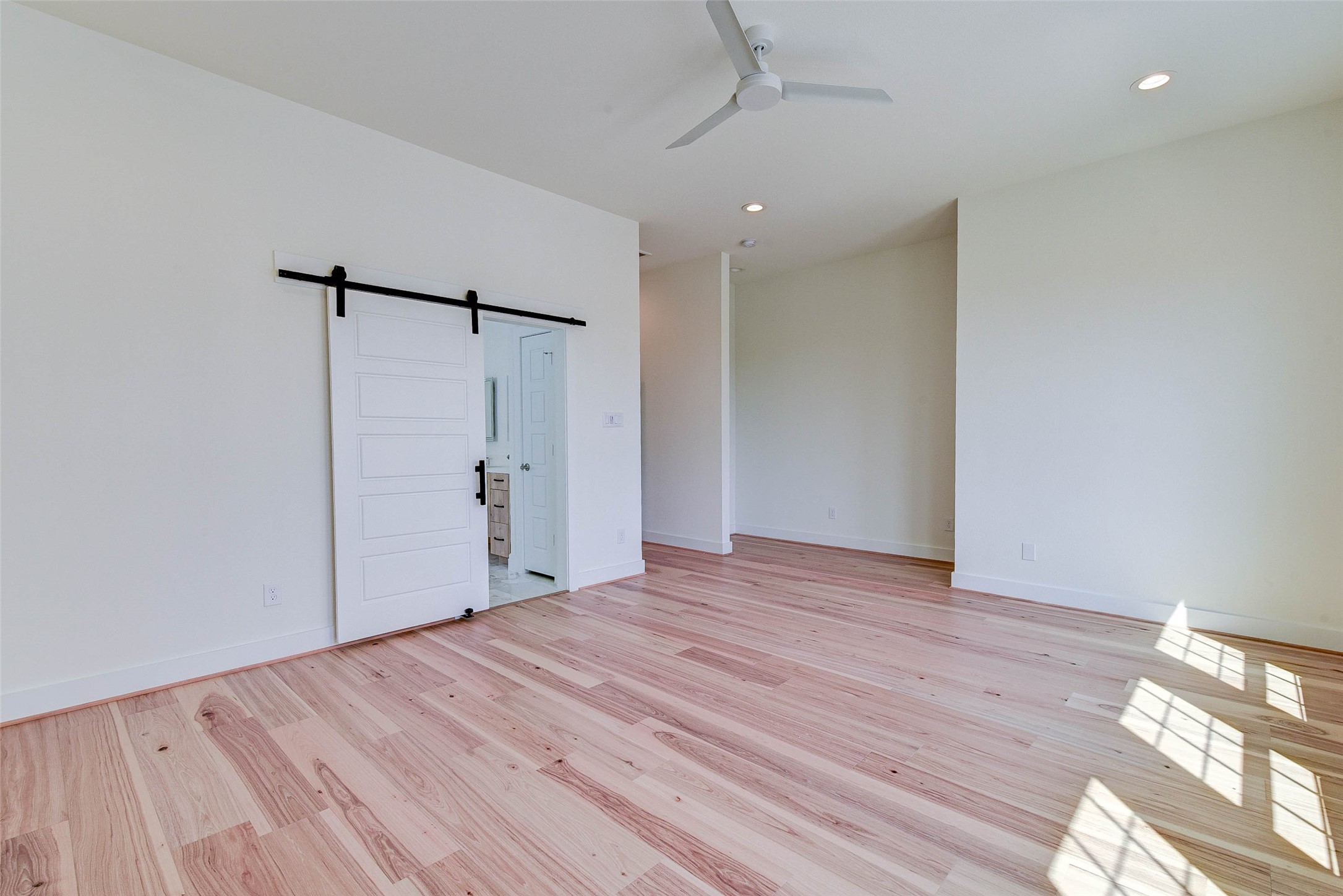 2516 Ohsfeldt Street Houston, TX 77008 - Photo 17 of 24 a view of empty room with wooden floor