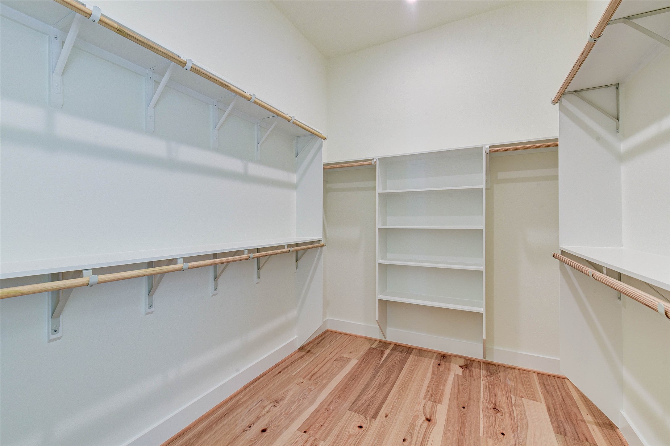 2516 Ohsfeldt Street Houston, TX 77008 - Photo 18 of 24 a view of an empty walk in closet