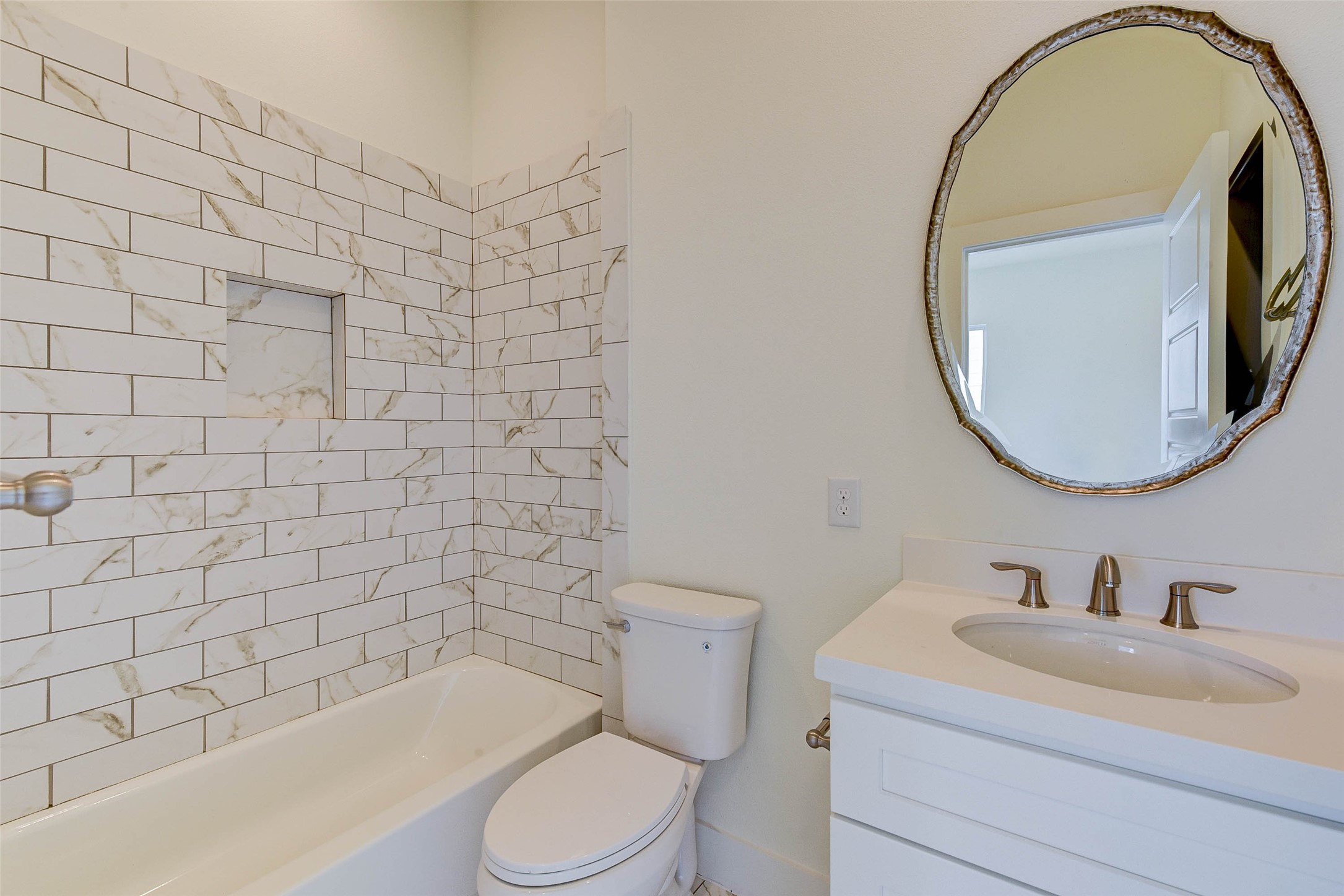 2516 Ohsfeldt Street Houston, TX 77008 - Photo 21 of 24 a bathroom with a sink a toilet and a mirror