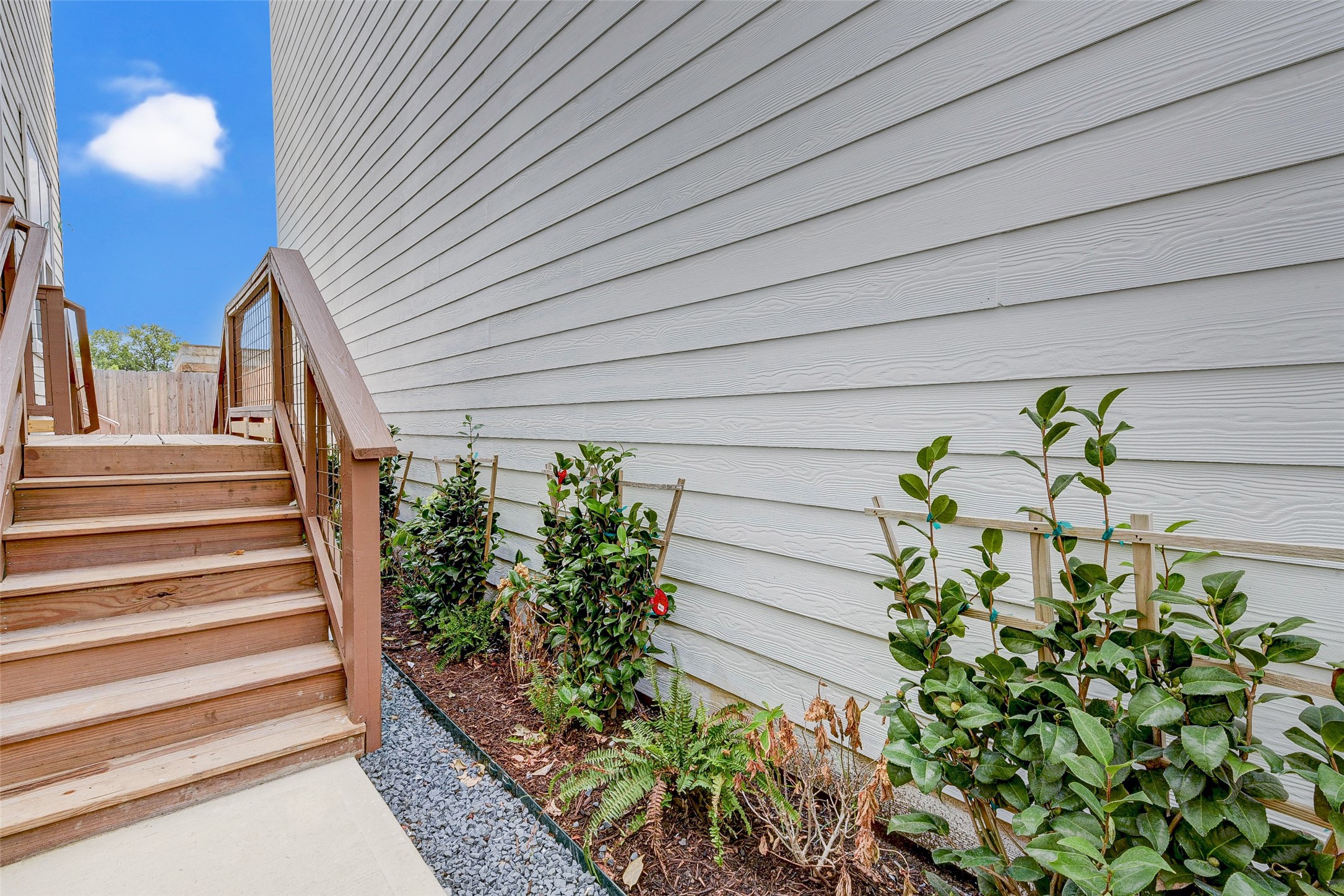 2516 Ohsfeldt Street Houston, TX 77008 - Photo 3 of 24 a front view of a house with a yard
