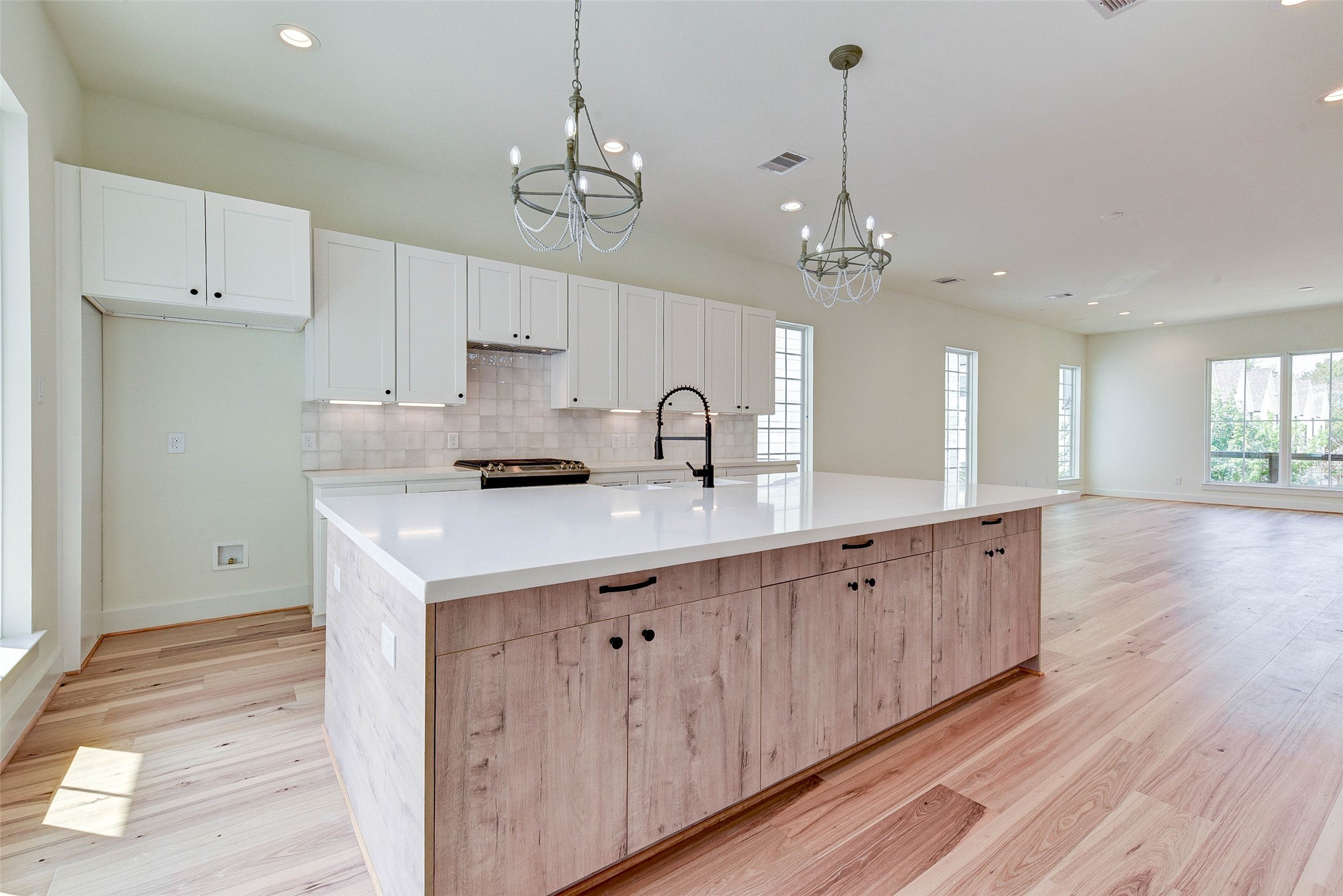 2516 Ohsfeldt Street Houston, TX 77008 - Photo 10 of 24 a kitchen with granite countertop a sink cabinets and wooden floor