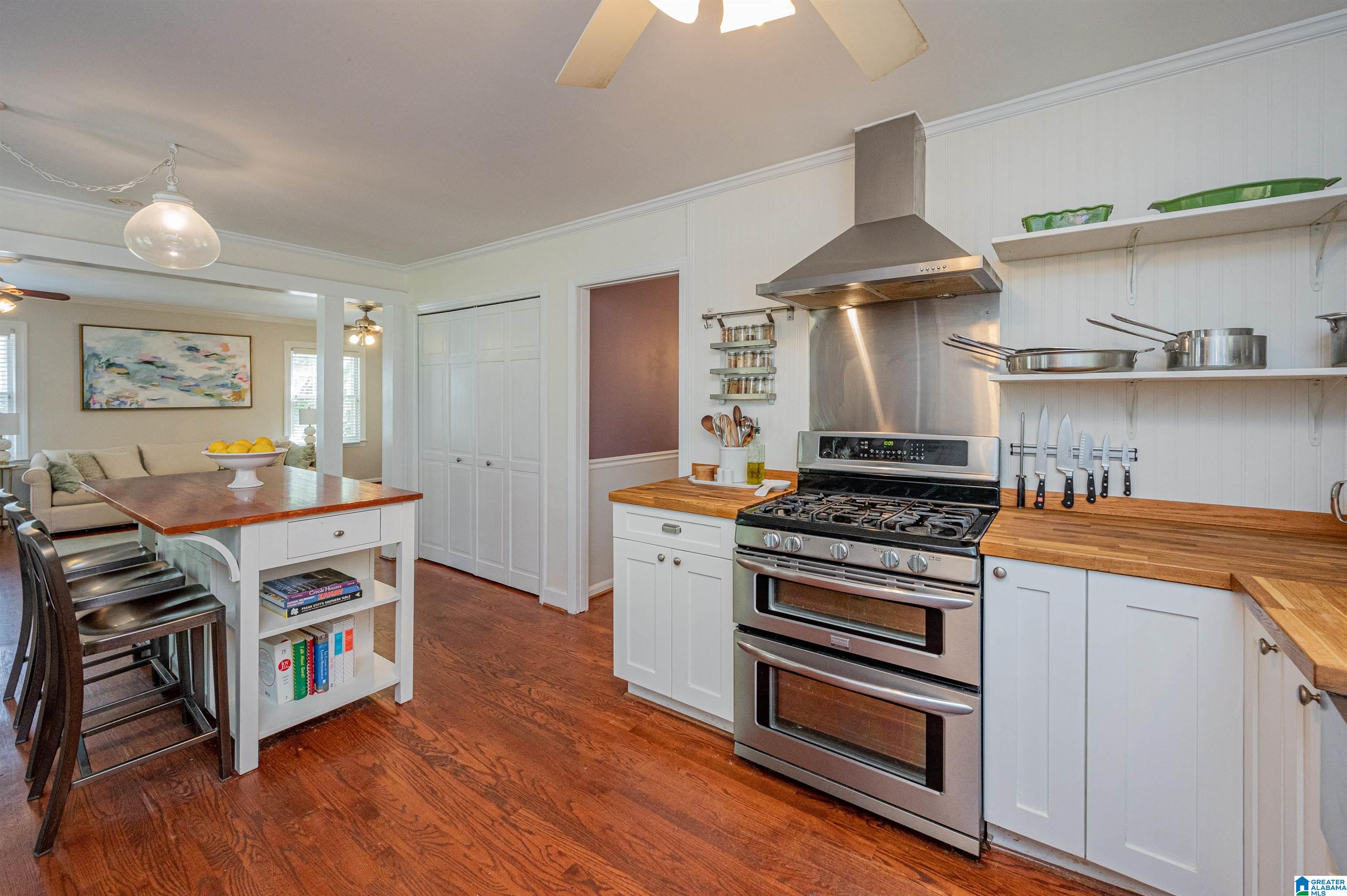 1632 Ridge Road Birmingham, AL 35209 - Photo 5 of 39