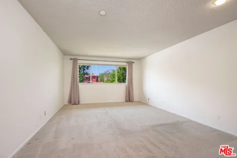 $2,995,000 | 1418 Warner Avenue, Los Angeles, CA 90024