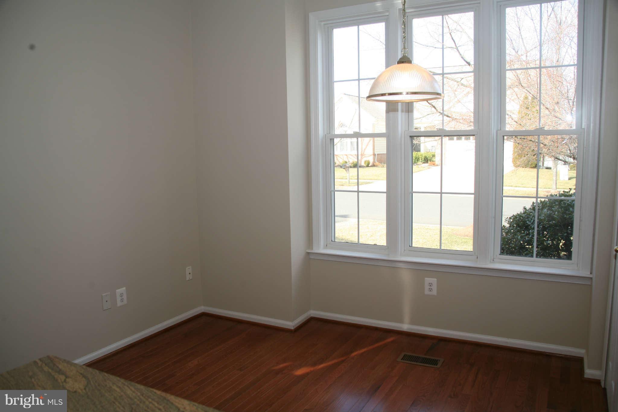 13587 Ryton Ridge Lane Gainesville, VA 20155 - Photo 6 of 28 Eat In Kitchen